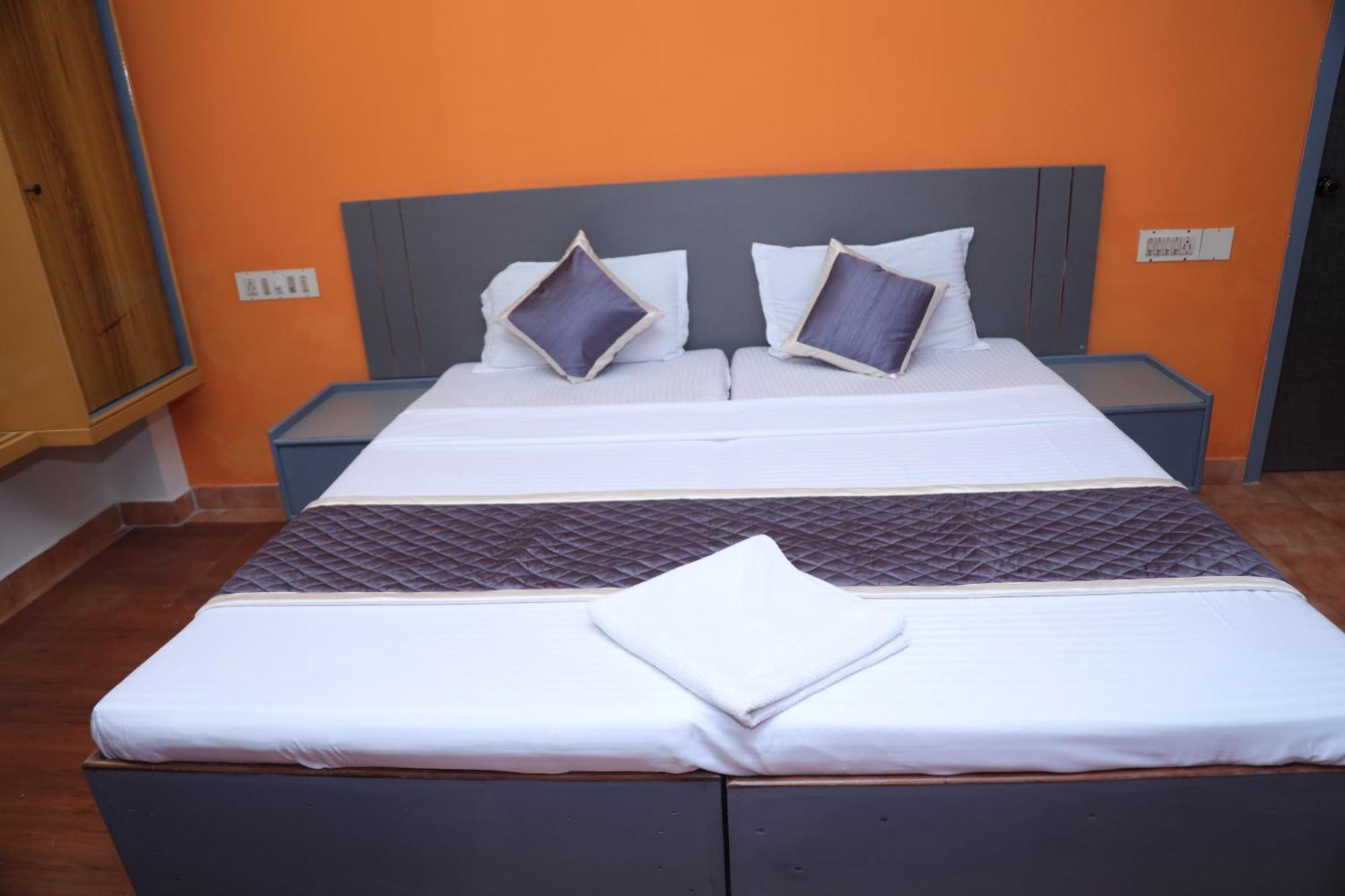 Grand Harmony Beach Resort Kovalam Exteriör bild